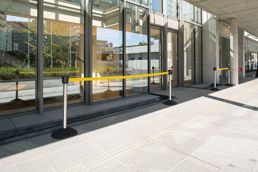 ベルトパーテーション 〈2台入〉ポールシルバー / ベルト3.6m(黄/青)